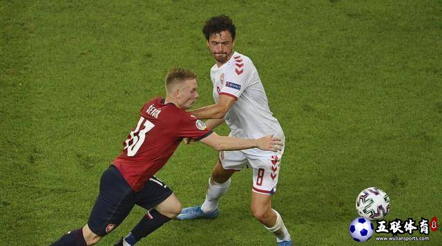 丹麦2-1捷克29年后再进欧洲杯四强希克5球追平C罗