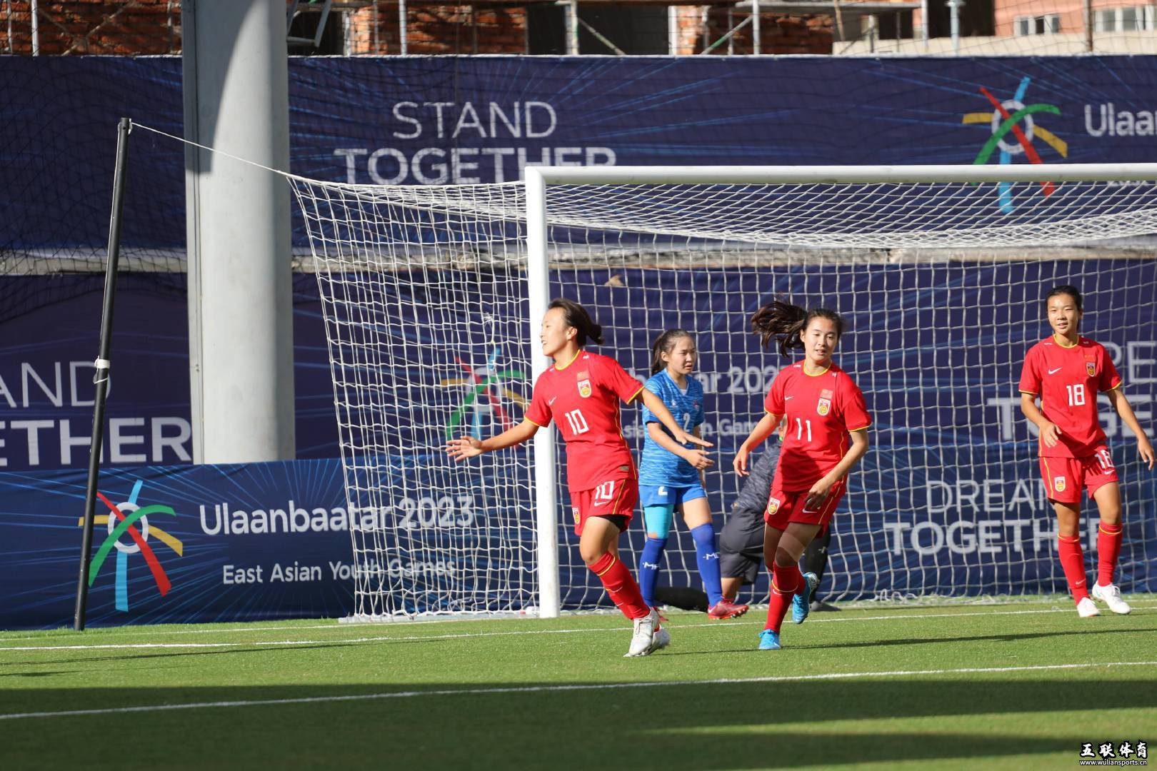 4-1！中国女足又赢了，以小打大取胜，2胜1负夺亚军，轰15球丢3球。