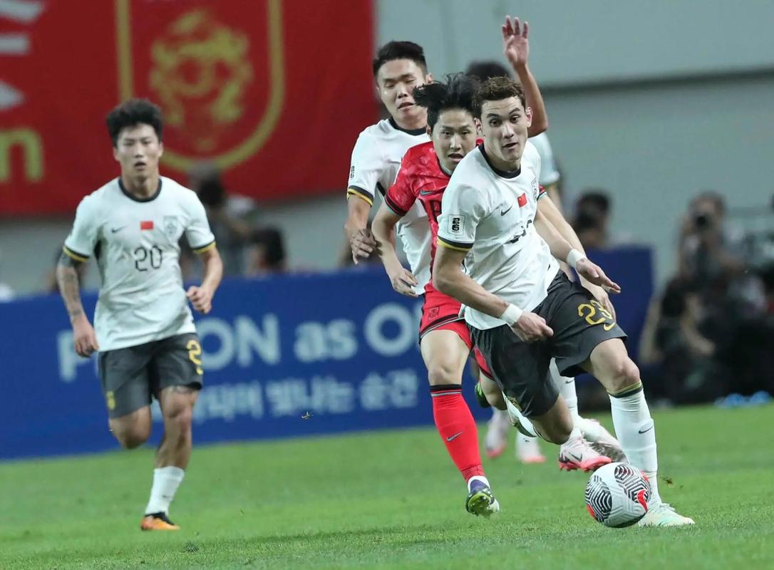 国足冲击18强赛：梦想与挑战并存，18强赛面对所有对手，我们该何去何从？胜负已注定。