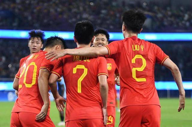 国足冲击18强赛：梦想与挑战并存，18强赛面对所有对手，我们该何去何从？胜负已注定。
