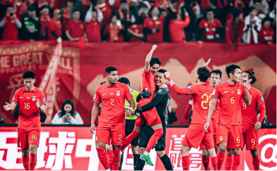 国足冲击18强赛：梦想与挑战并存，18强赛面对所有对手，我们该何去何从？胜负已注定。