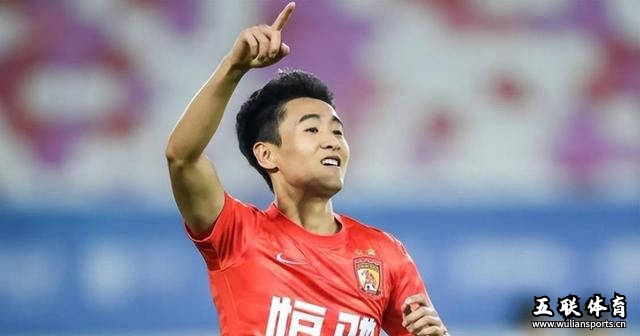 国足客战日本：青春风暴席卷，韦世豪与王大雷无缘首发。