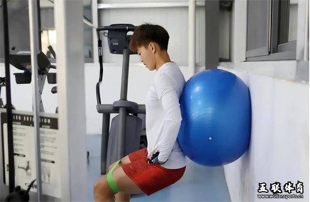回顾王霜成功的背后：有辛酸的童年，从小被父母抛弃，更加懂得感恩