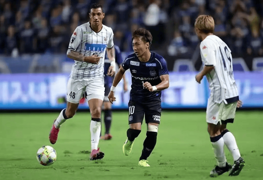 周三001韩总杯：蔚山现代vs光州FC，胜负比分预测，主场作战势必拿下对手，信心指数99%