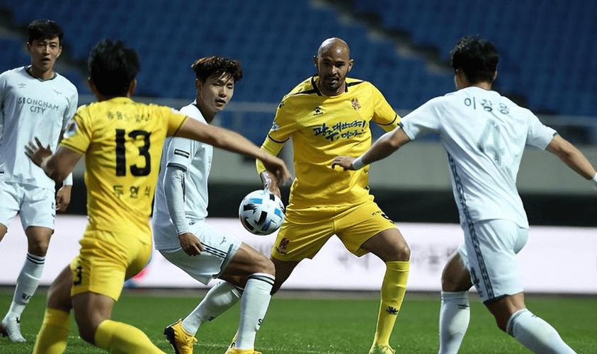 周三001韩总杯：蔚山现代vs光州FC，胜负比分预测，主场作战势必拿下对手，信心指数99%