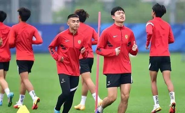 伊万首次在国足实行魔鬼训练，国脚为此纷纷喊累，直言累到想吐