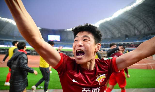 中超大结局：功夫队降级，海港争第3冠，申花遗憾，三队胜负交锋！