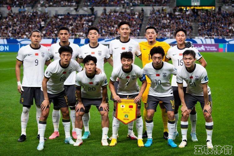 国足首发11人曝光！蒋圣龙首发 韦世豪踢前腰