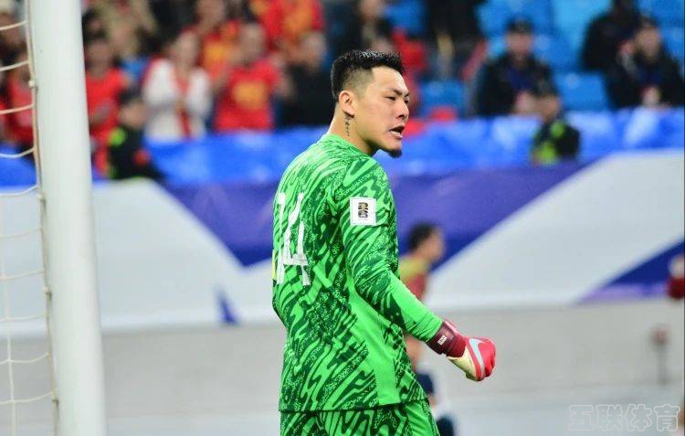 国足首发11人曝光！蒋圣龙首发 韦世豪踢前腰