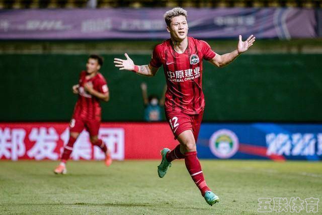 周日003英超：富勒姆迎战伊普斯维奇，英超赛场谁主沉浮？